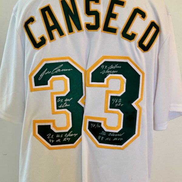 Chandail Nike signé par José Canseco avec 8 inscriptions. 6 X AS , 2 X WS Champ, 88 AL Roy, 4 X Silver Slugger, 462 Hr’s, 40/40, The Chemist et 88 AL MVP